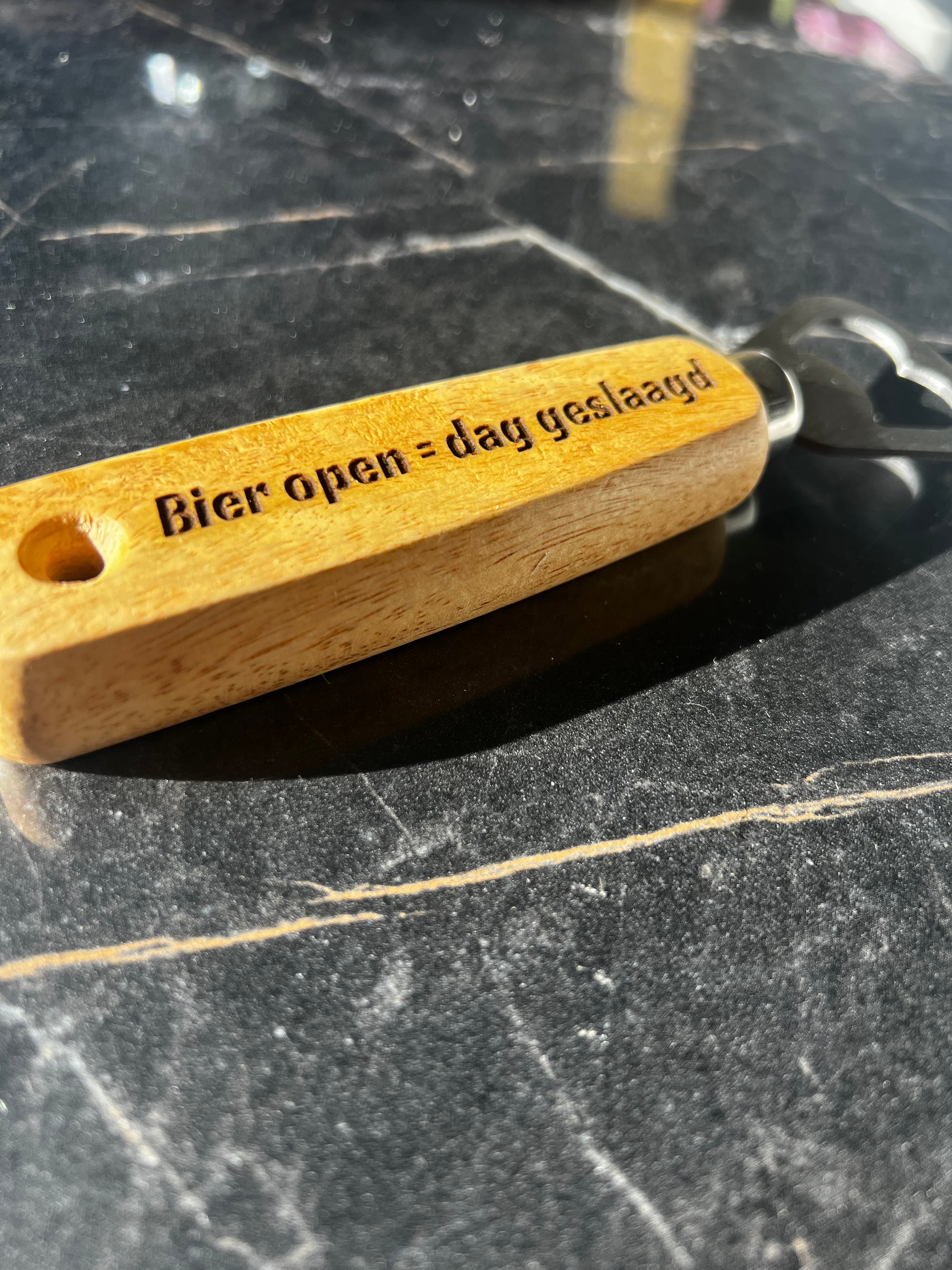 🍺 Décapsuleur en Bois Personnalisable – Gravure Unique