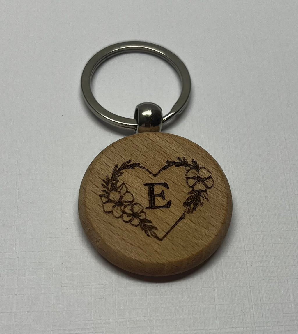 🔤 Porte-clés en bois gravé – Initiale personnalisée